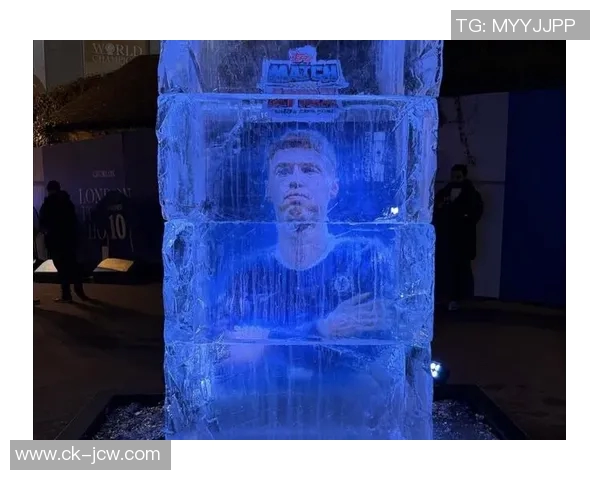 斯坦福桥球场外的独特体验:冷帕尔默冰雕赠球星卡揭秘 斯坦福桥球场外的独特体验:冷帕尔默冰雕赠球星卡揭秘